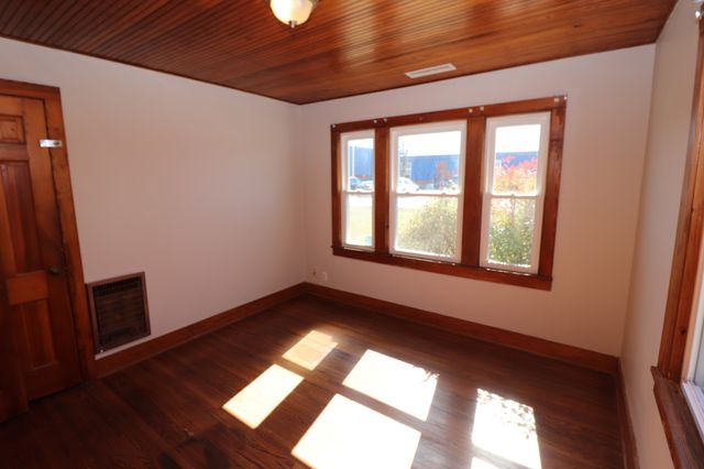 400 Meador Dr, Lafayette, TN 37083