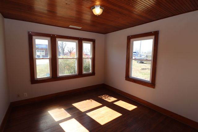 400 Meador Dr, Lafayette, TN 37083