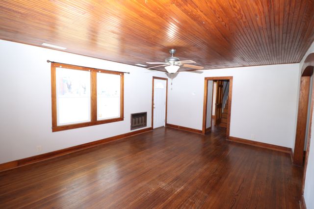 400 Meador Dr, Lafayette, TN 37083