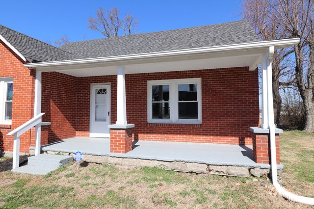 400 Meador Dr, Lafayette, TN 37083