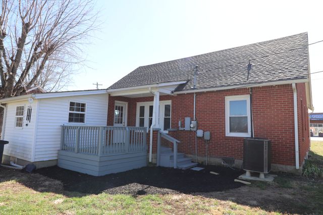 400 Meador Dr, Lafayette, TN 37083