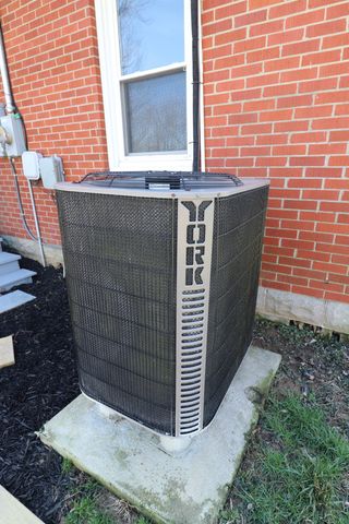 400 Meador Dr, Lafayette, TN 37083