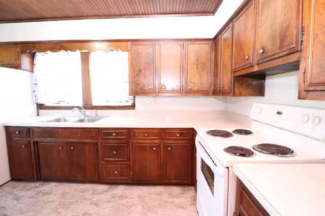 400 Meador Dr, Lafayette, TN 37083