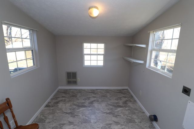 400 Meador Dr, Lafayette, TN 37083