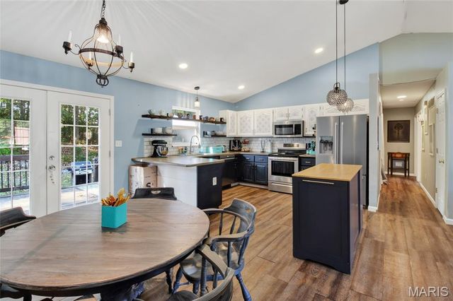 73 Adventura, Festus, MO 63028