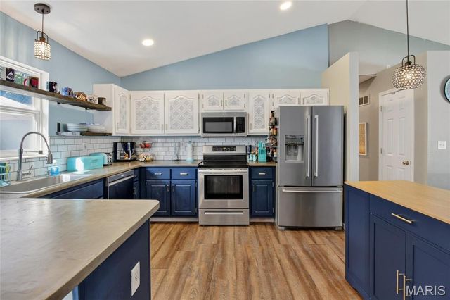 73 Adventura, Festus, MO 63028