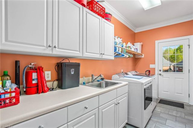 1032 Salem Village Lane, Clemmons, NC 27012