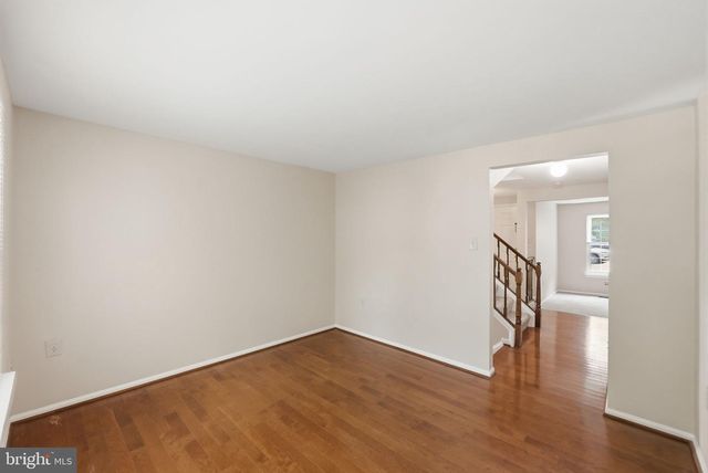 10065 CHESTNUT WOOD LN, Burke, VA 22015
