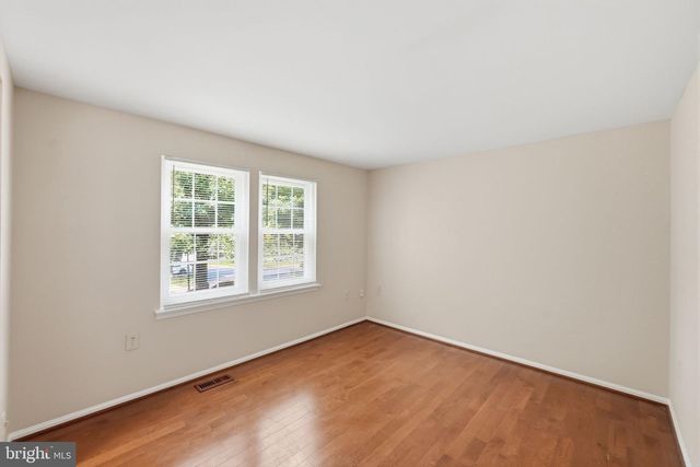 10065 CHESTNUT WOOD LN, Burke, VA 22015