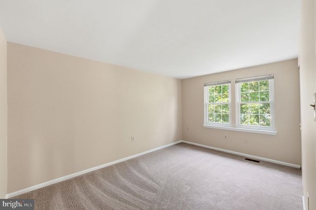 10065 CHESTNUT WOOD LN, Burke, VA 22015