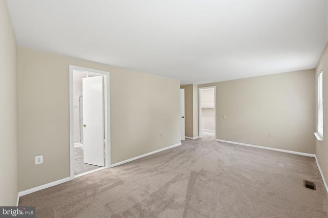 10065 CHESTNUT WOOD LN, Burke, VA 22015