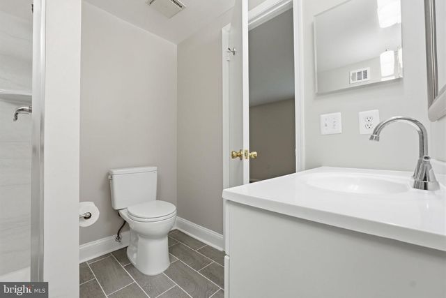 10065 CHESTNUT WOOD LN, Burke, VA 22015