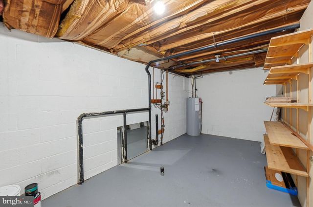 10065 CHESTNUT WOOD LN, Burke, VA 22015