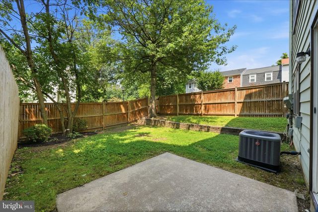 10065 CHESTNUT WOOD LN, Burke, VA 22015