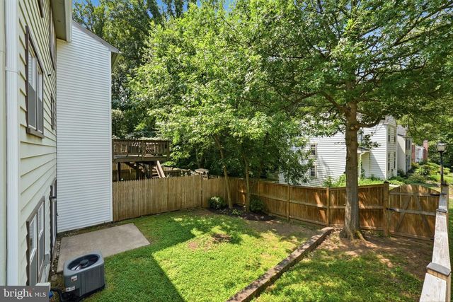 10065 CHESTNUT WOOD LN, Burke, VA 22015