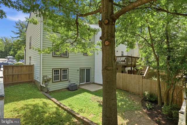 10065 CHESTNUT WOOD LN, Burke, VA 22015