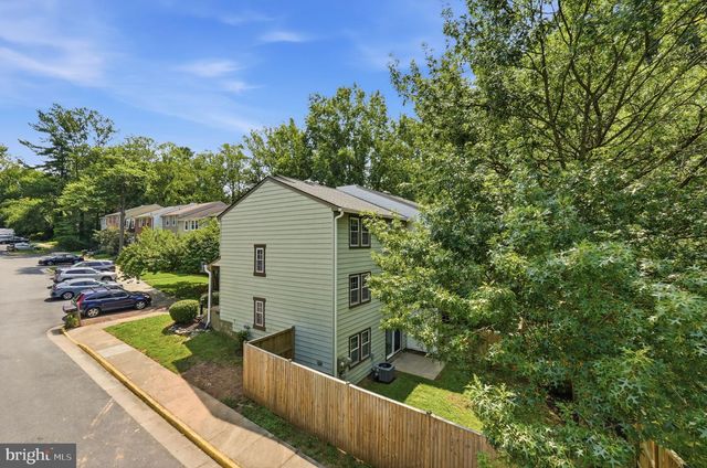 10065 CHESTNUT WOOD LN, Burke, VA 22015
