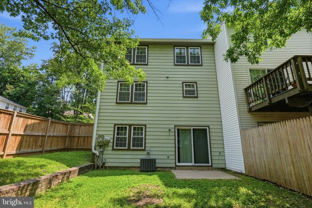 10065 CHESTNUT WOOD LN, Burke, VA 22015