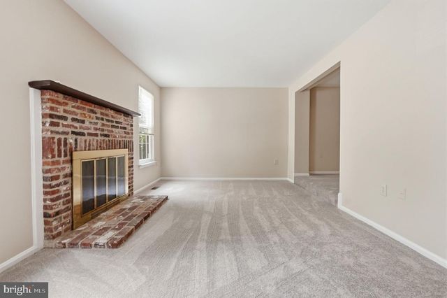 10065 CHESTNUT WOOD LN, Burke, VA 22015