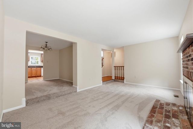 10065 CHESTNUT WOOD LN, Burke, VA 22015