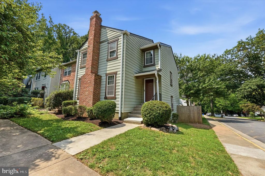 10065 CHESTNUT WOOD LN, Burke, VA 22015