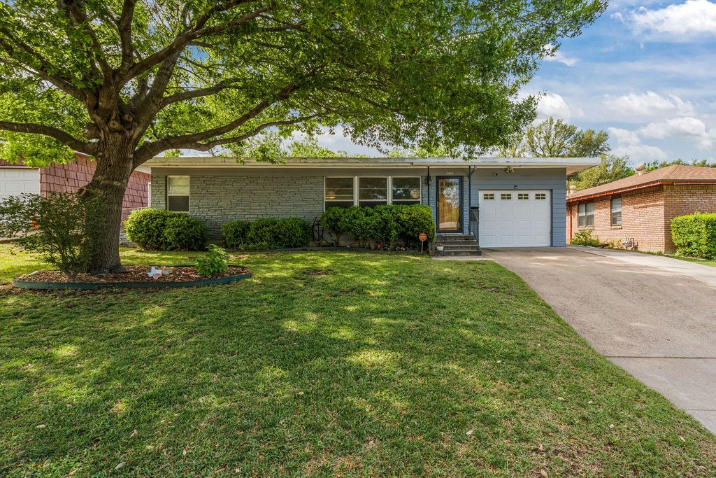 3401 W Fuller Avenue, Fort Worth, TX 76133 — exterior