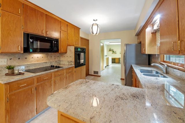 2924 Spring View Lane, Mounds View, MN 55112