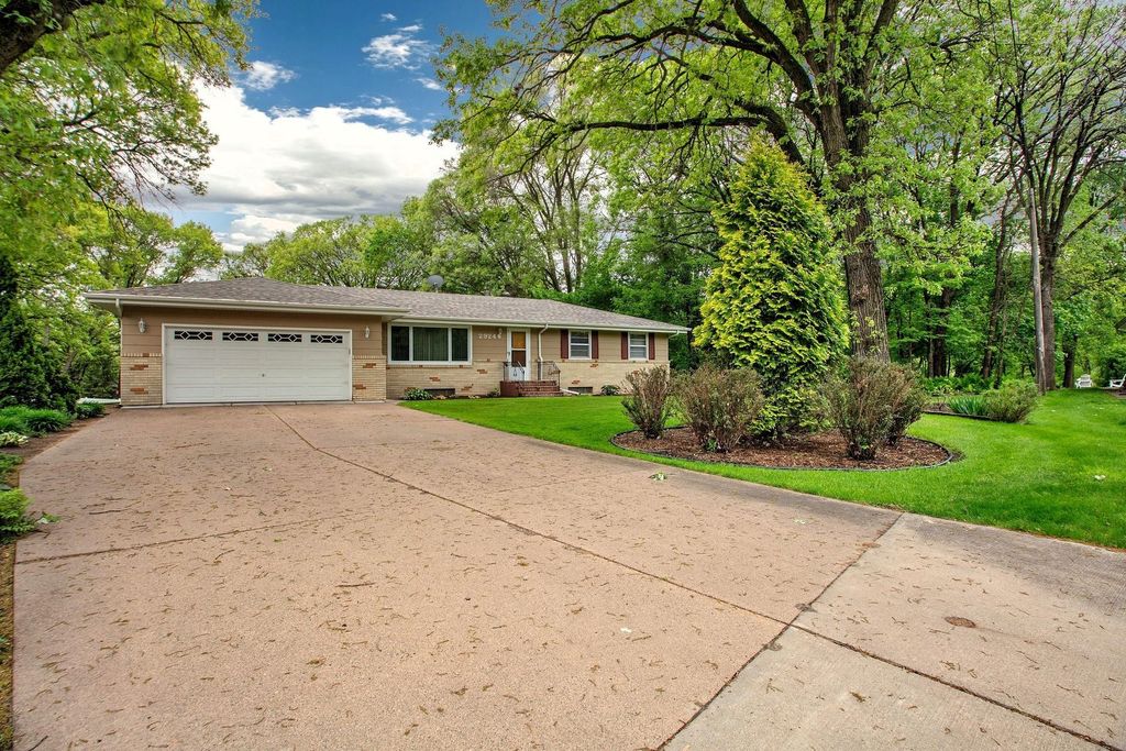 2924 Spring View Lane, Mounds View, MN 55112