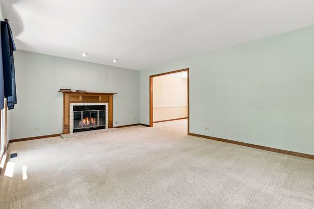 520 Glenwood Trail, Elgin, IL 60120