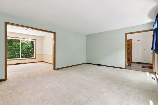 520 Glenwood Trail, Elgin, IL 60120