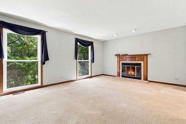 520 Glenwood Trail, Elgin, IL 60120
