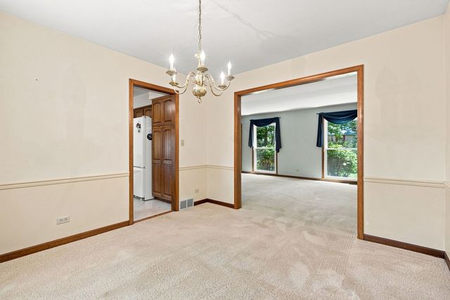 520 Glenwood Trail, Elgin, IL 60120