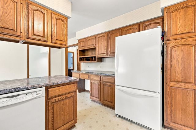 520 Glenwood Trail, Elgin, IL 60120