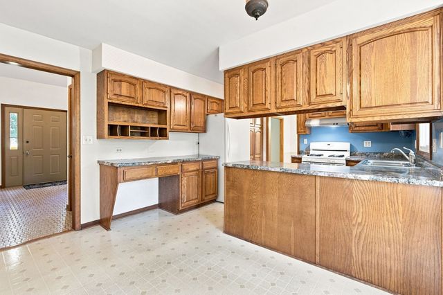 520 Glenwood Trail, Elgin, IL 60120