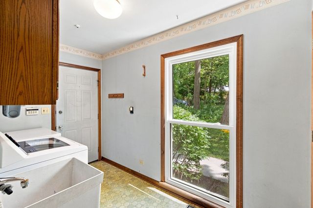 520 Glenwood Trail, Elgin, IL 60120