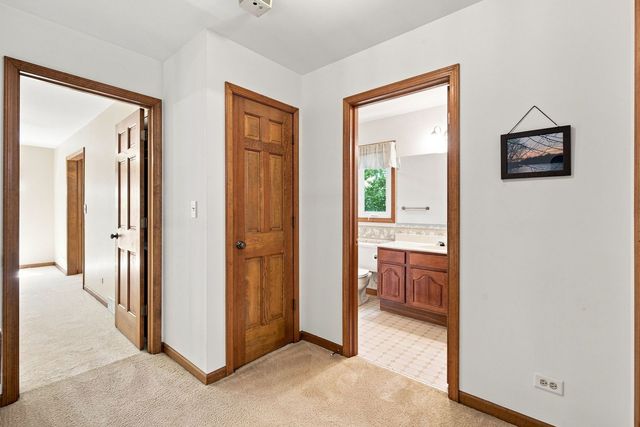 520 Glenwood Trail, Elgin, IL 60120