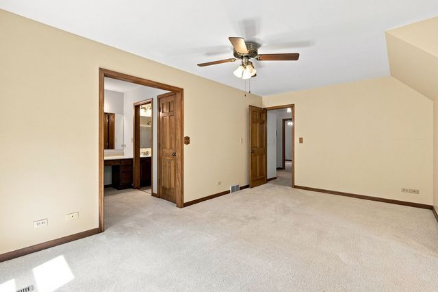 520 Glenwood Trail, Elgin, IL 60120
