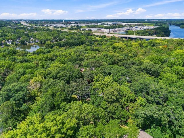 520 Glenwood Trail, Elgin, IL 60120