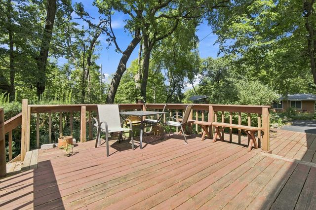 520 Glenwood Trail, Elgin, IL 60120
