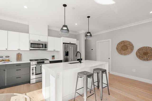 109 Prospect St 205, Somerville, MA 02143
