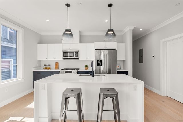 109 Prospect St 205, Somerville, MA 02143