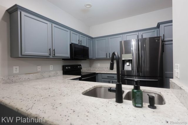 3835 Cherry Creek Lane, Sterling Heights, MI 48314