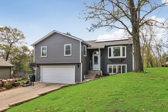 1011 Ridgewood Avenue, Mchenry, IL 60050