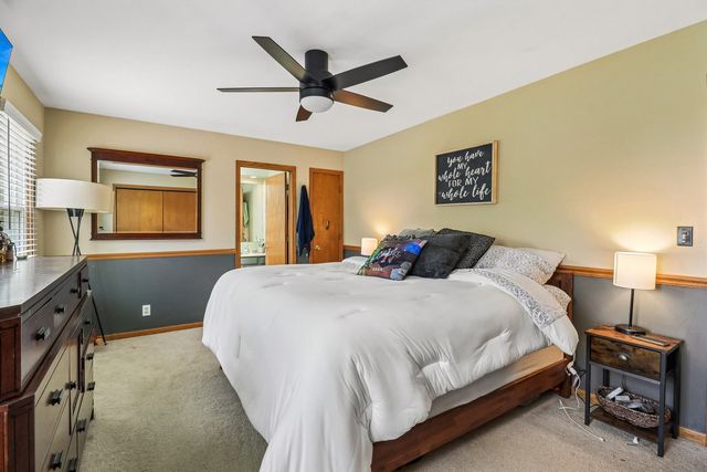 1011 Ridgewood Avenue, Mchenry, IL 60050