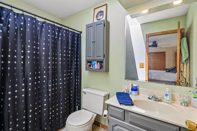 1011 Ridgewood Avenue, Mchenry, IL 60050