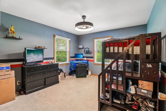 1011 Ridgewood Avenue, Mchenry, IL 60050