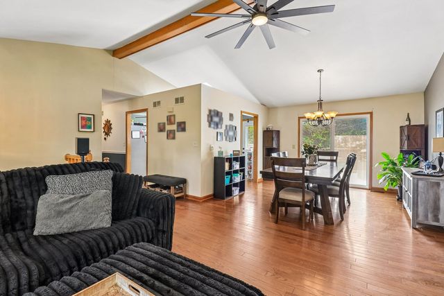 1011 Ridgewood Avenue, Mchenry, IL 60050