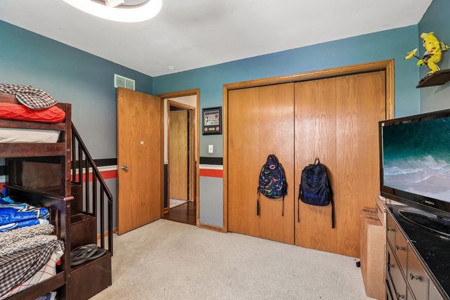 1011 Ridgewood Avenue, Mchenry, IL 60050