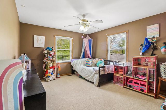 1011 Ridgewood Avenue, Mchenry, IL 60050