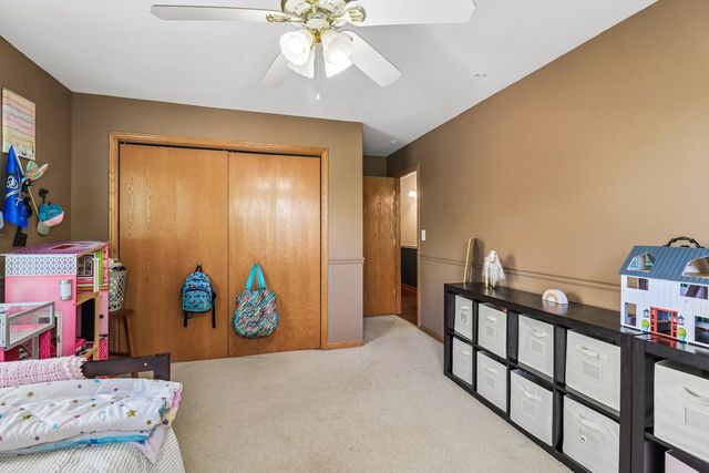 1011 Ridgewood Avenue, Mchenry, IL 60050
